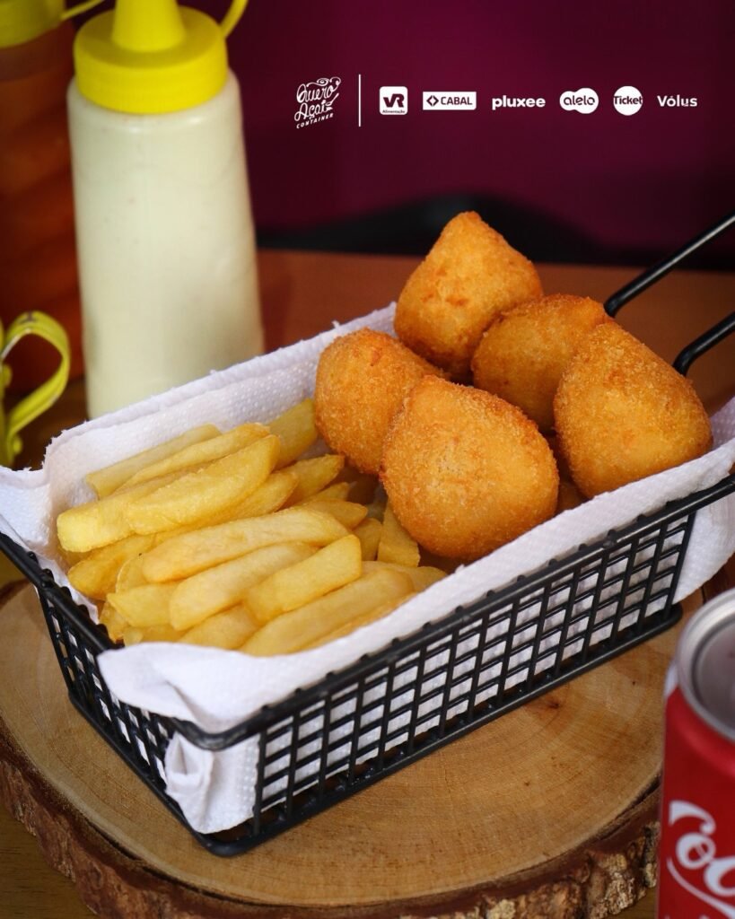 Batata frita (150g) com 12 Salgados (20g)
